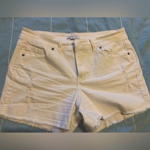 womens O’Neil white shorts 🤙🏼